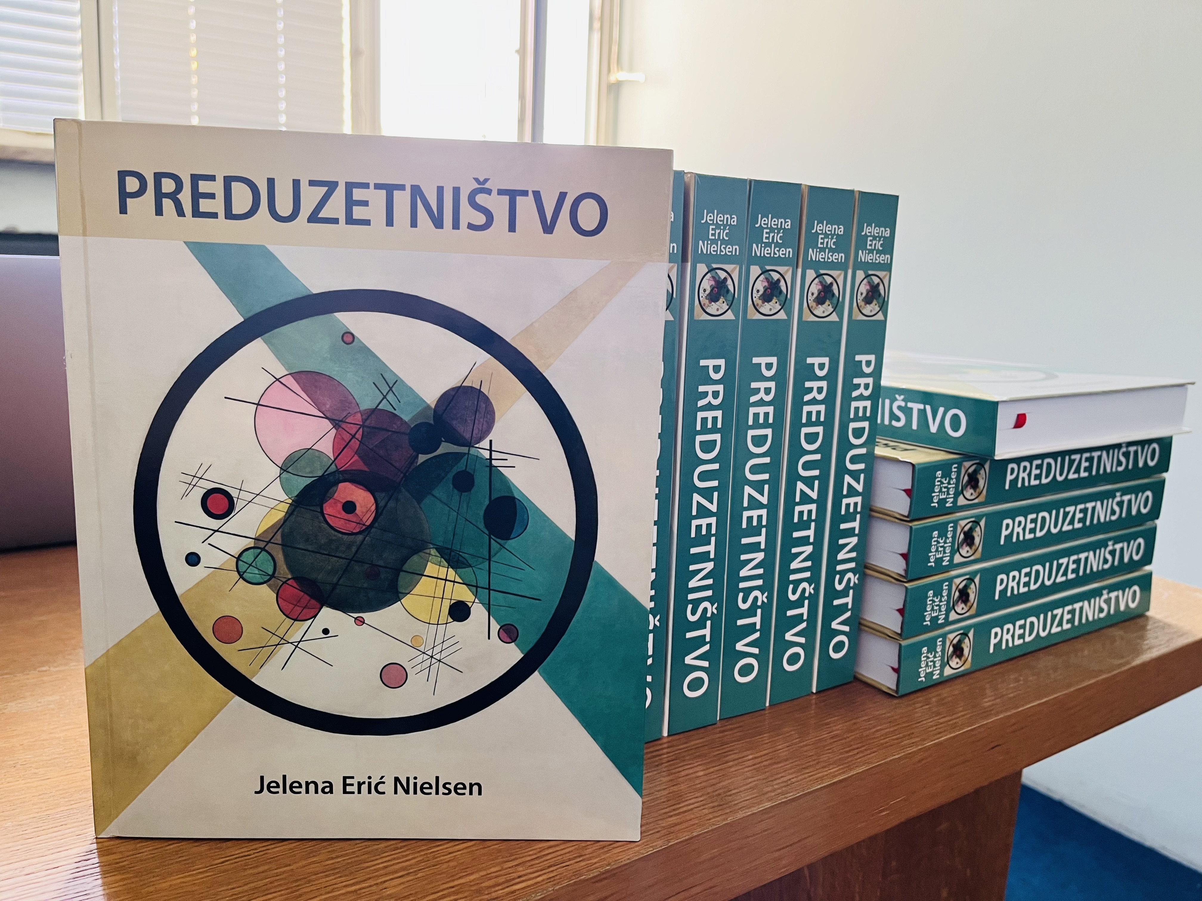 Više knjiga Preduzetništvo na stolu